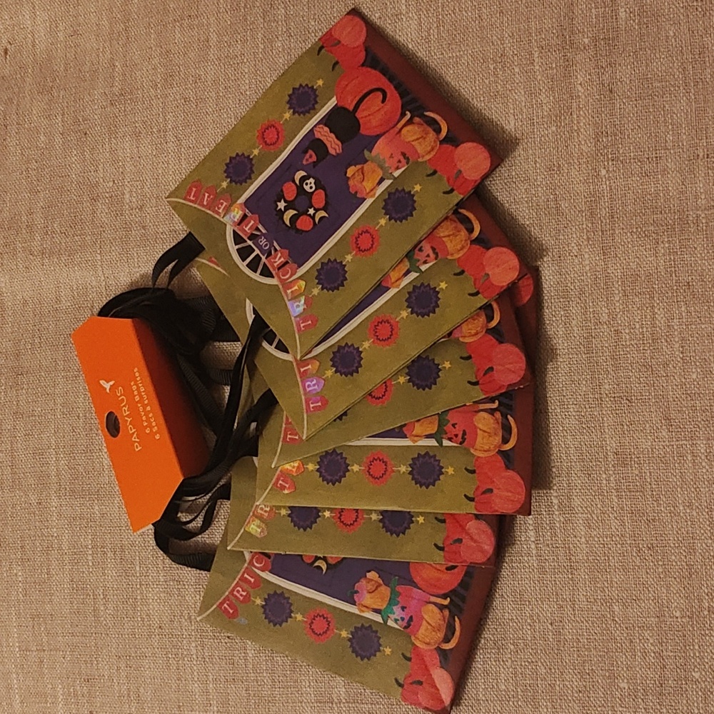 (6) MINI HALLOWEEN BAGS, DESIGN (DOG/CAT)
